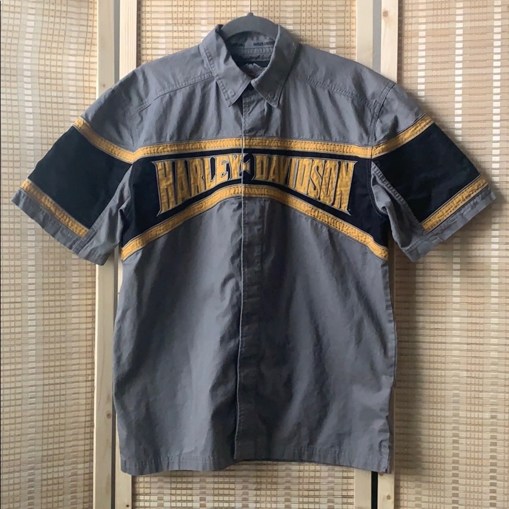 Harley Davidson spell out button down shirt sleeve